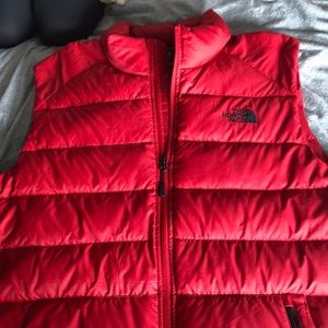 Red North Face Vest. 550 rating. XL